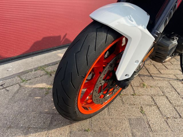 ktm - 1290-super-duke-r