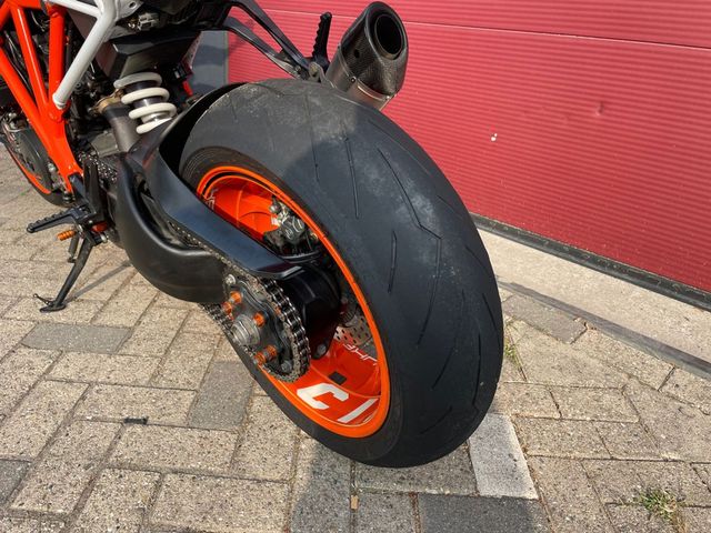 ktm - 1290-super-duke-r