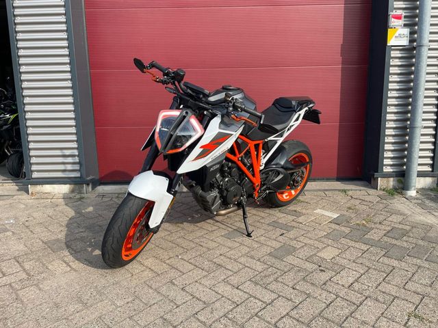 ktm - 1290-super-duke-r