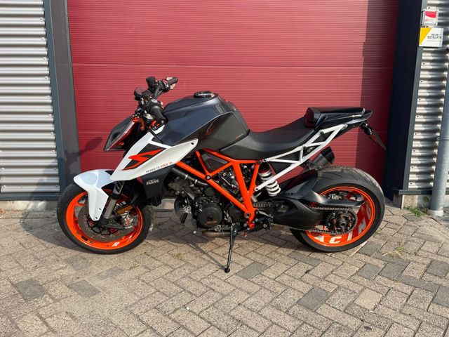 ktm - 1290-super-duke-r