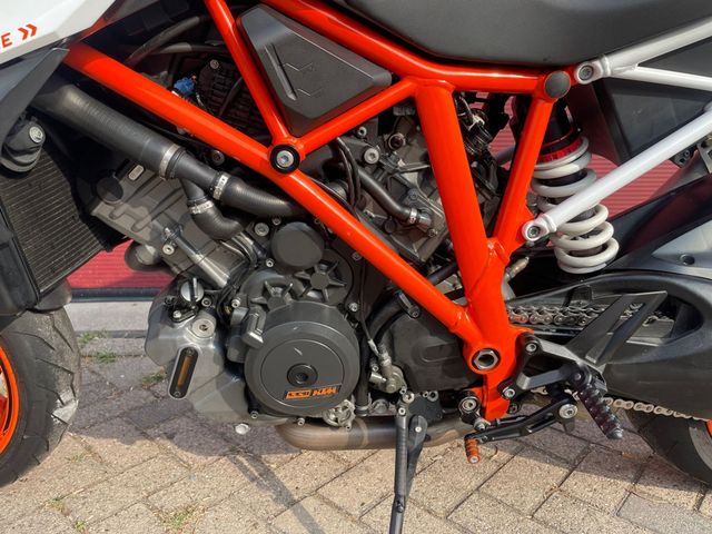 ktm - 1290-super-duke-r