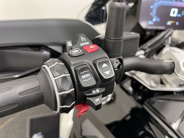 bmw - r-1300-gs-triple-black