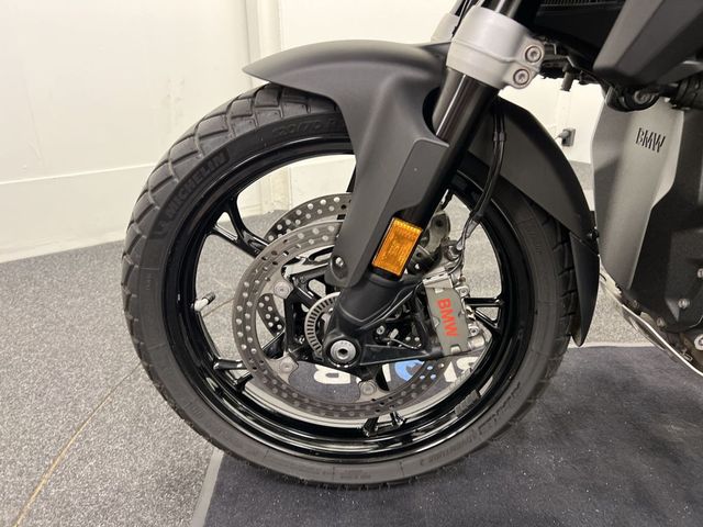 bmw - r-1300-gs-triple-black