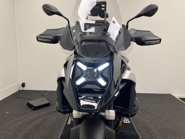 bmw - r-1300-gs-triple-black