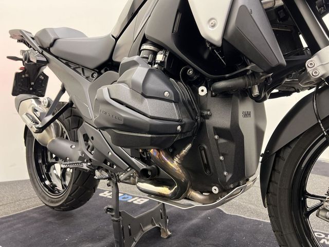 bmw - r-1300-gs-triple-black