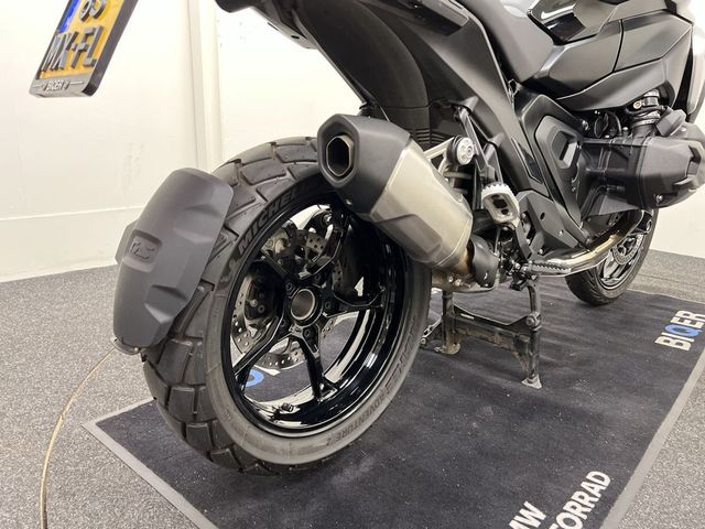 bmw - r-1300-gs-triple-black