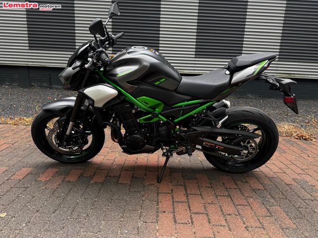 kawasaki - z900
