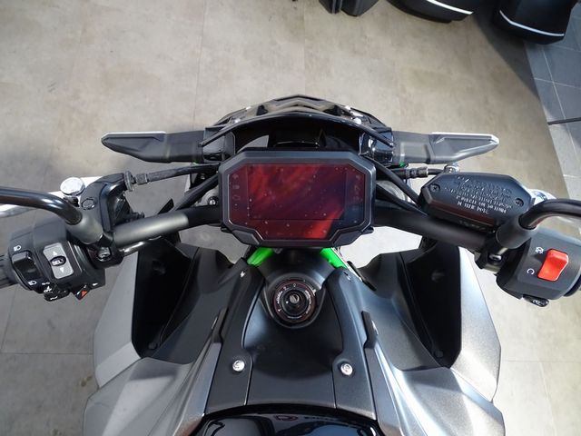 kawasaki - z900