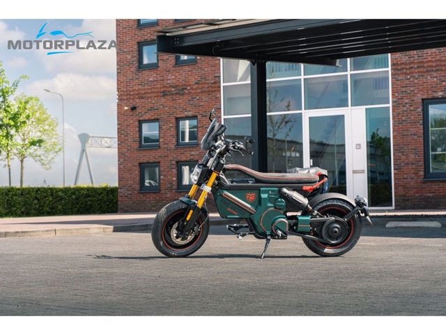 bmw - ce-02