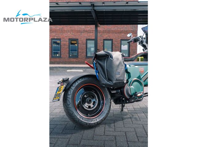 bmw - ce-02