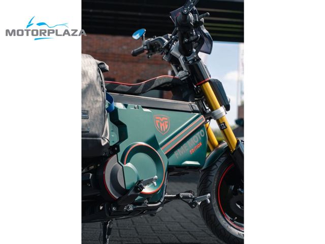 bmw - ce-02