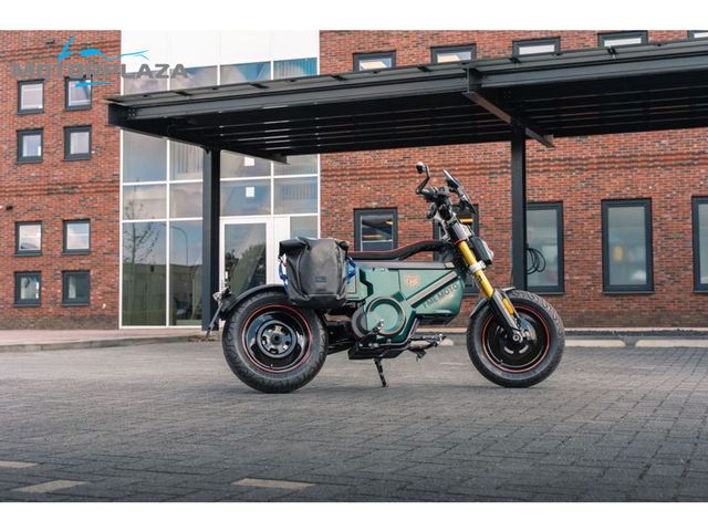 bmw - ce-02