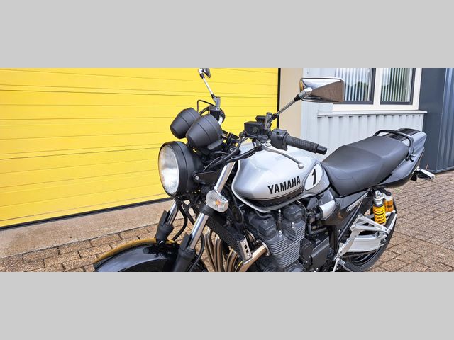 yamaha - xjr-1300