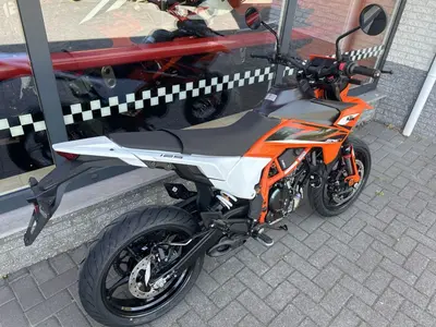 KTM 125 SMC R – foto 3