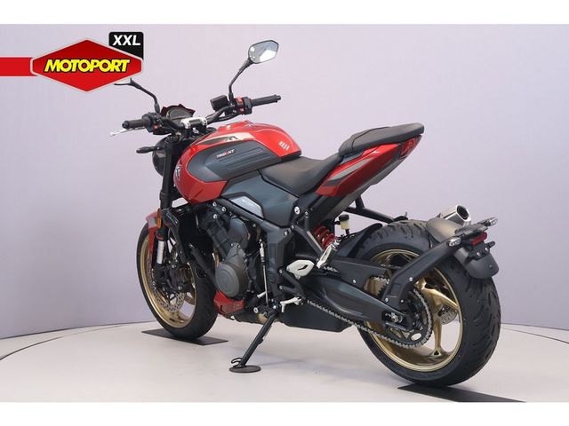 triumph - trident-800