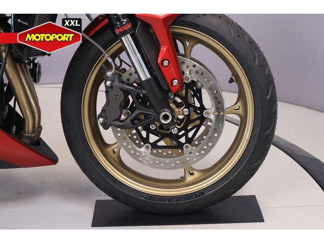 triumph - trident-800
