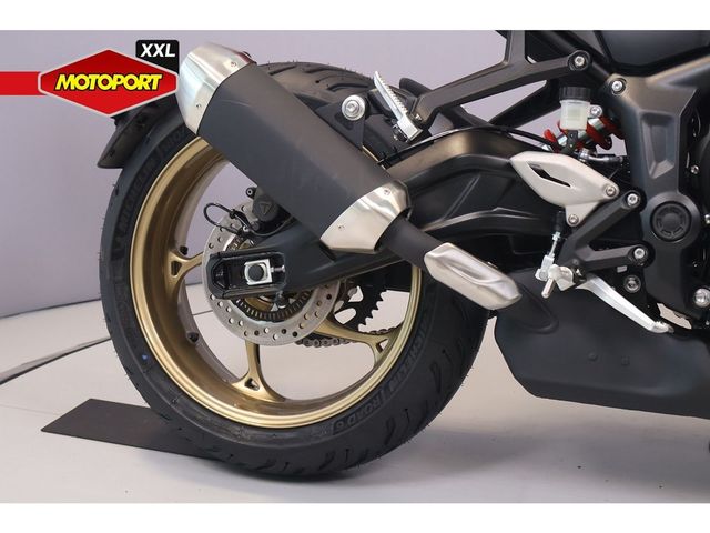 triumph - trident-800