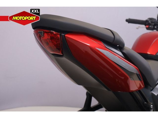 triumph - trident-800