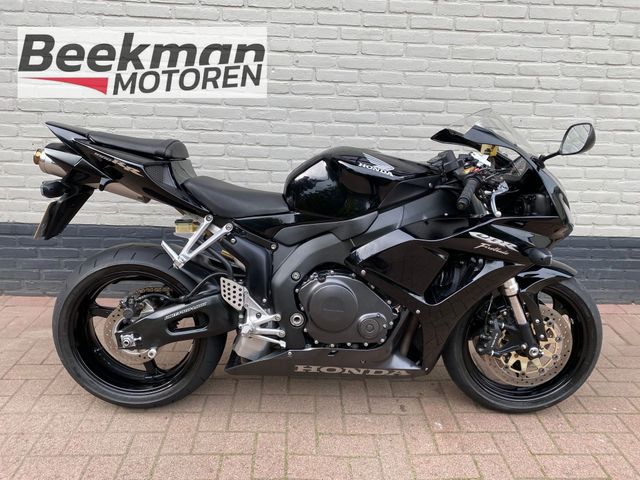 honda - cbr-1000-rr-fireblade