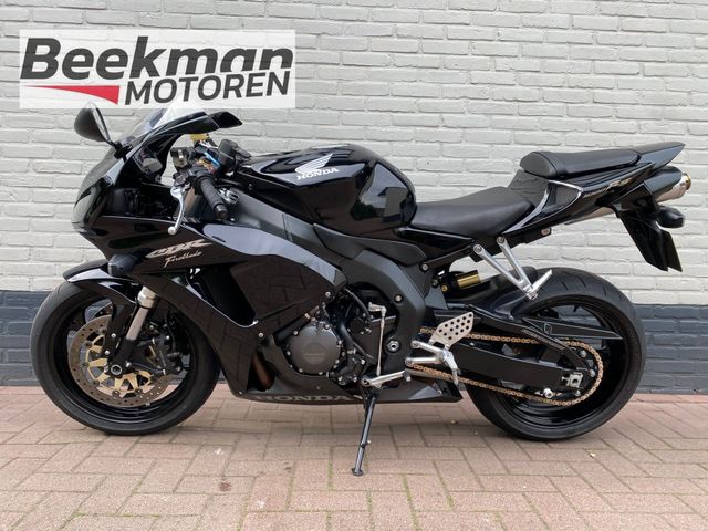 honda - cbr-1000-rr-fireblade
