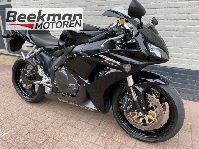 honda - cbr-1000-rr-fireblade