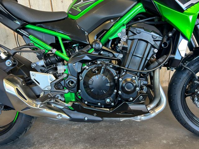 kawasaki - z900