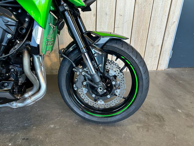kawasaki - z900