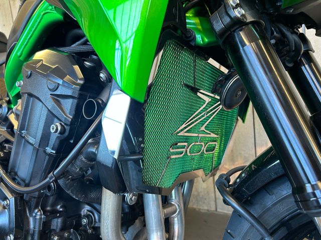 kawasaki - z900