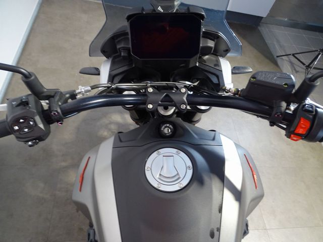 moto-guzzi - v-85-strada