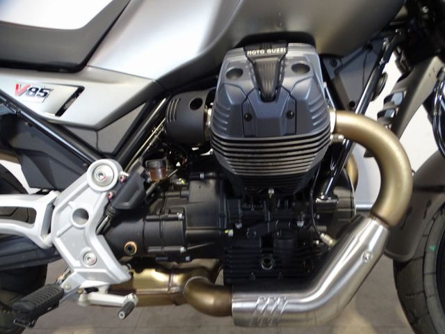 moto-guzzi - v-85-strada