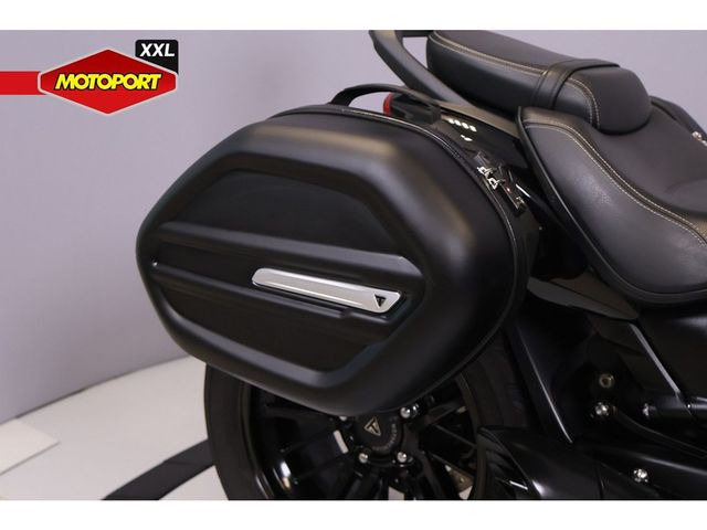 triumph - rocket-3-gt-triple-black