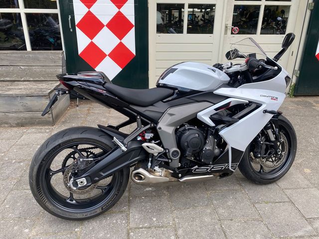 triumph - daytona-660