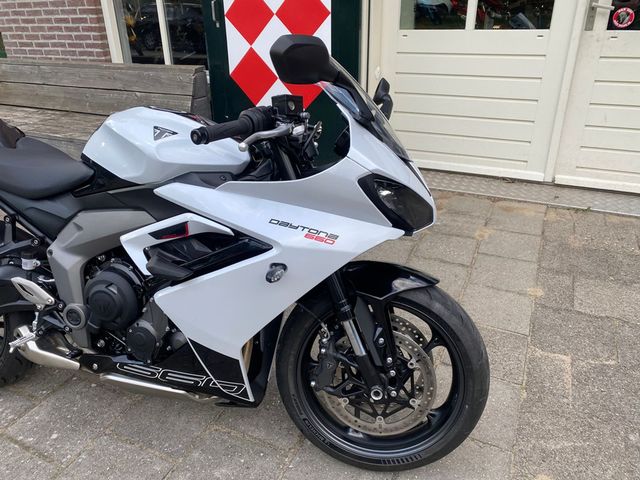 triumph - daytona-660