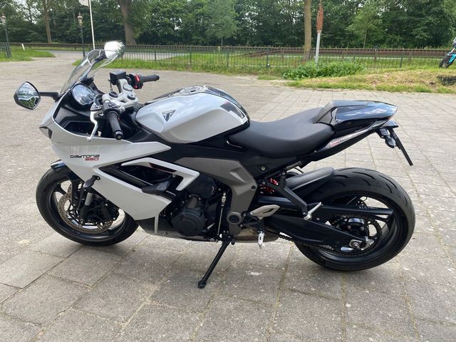 triumph - daytona-660