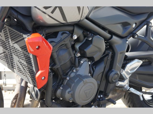 triumph - trident-660