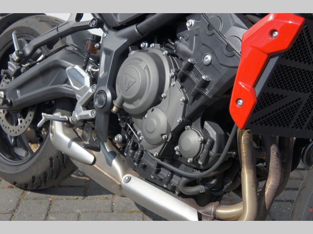 triumph - trident-660
