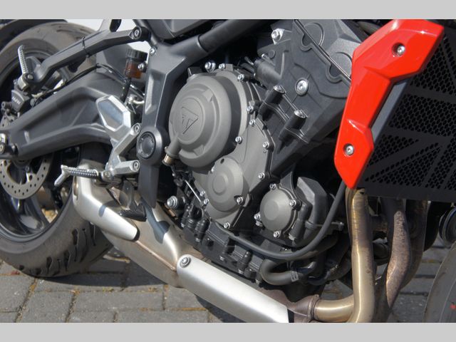 triumph - trident-660