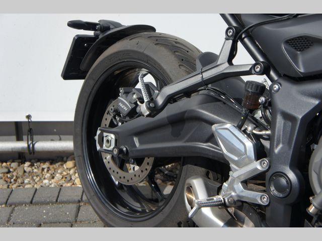 triumph - trident-660