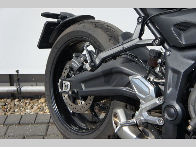 triumph - trident-660