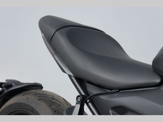 triumph - trident-660