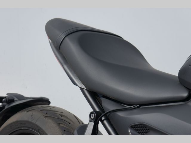 triumph - trident-660