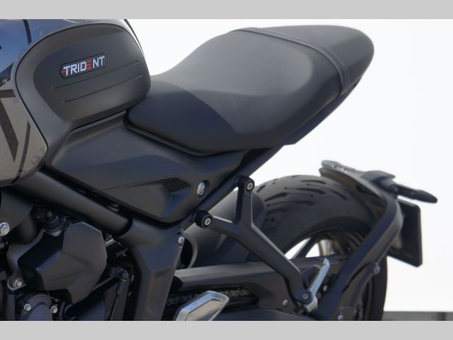 triumph - trident-660