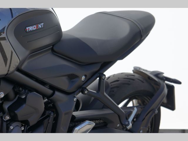 triumph - trident-660