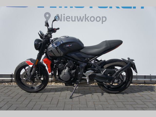 triumph - trident-660