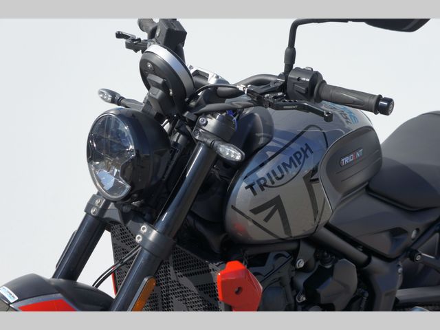 triumph - trident-660