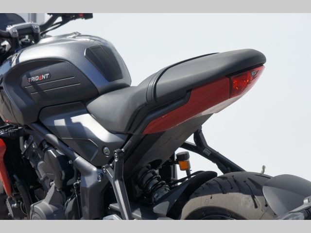 triumph - trident-660