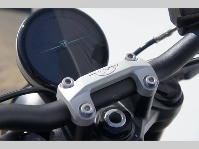 triumph - trident-660