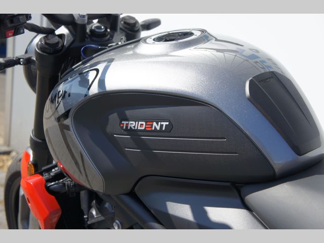 triumph - trident-660