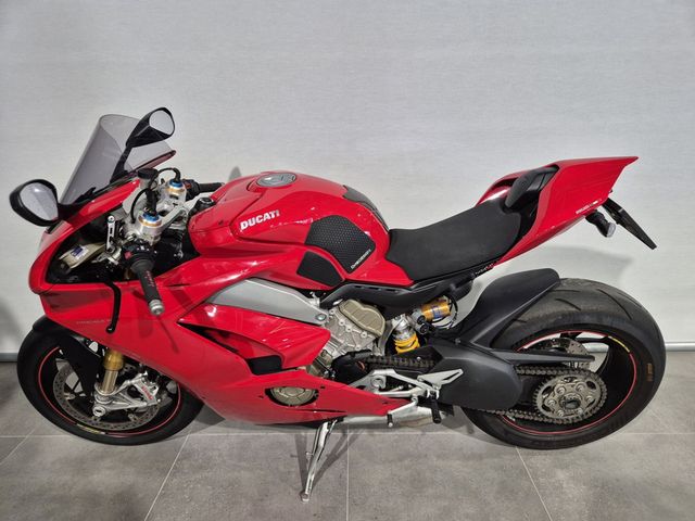 ducati - panigale-v4-s