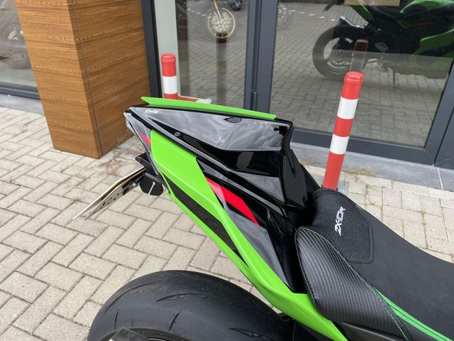 kawasaki - ninja-zx-10r-krt-replica